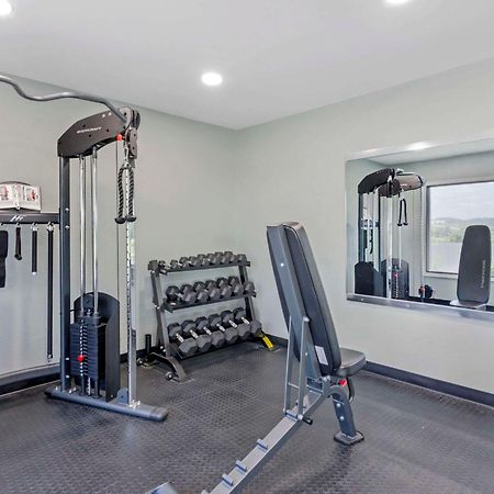 Suburban Studios Verona - Staunton North エクステリア 写真
