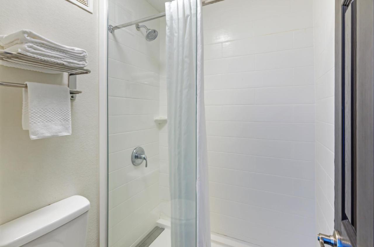 Suburban Studios Verona - Staunton North エクステリア 写真