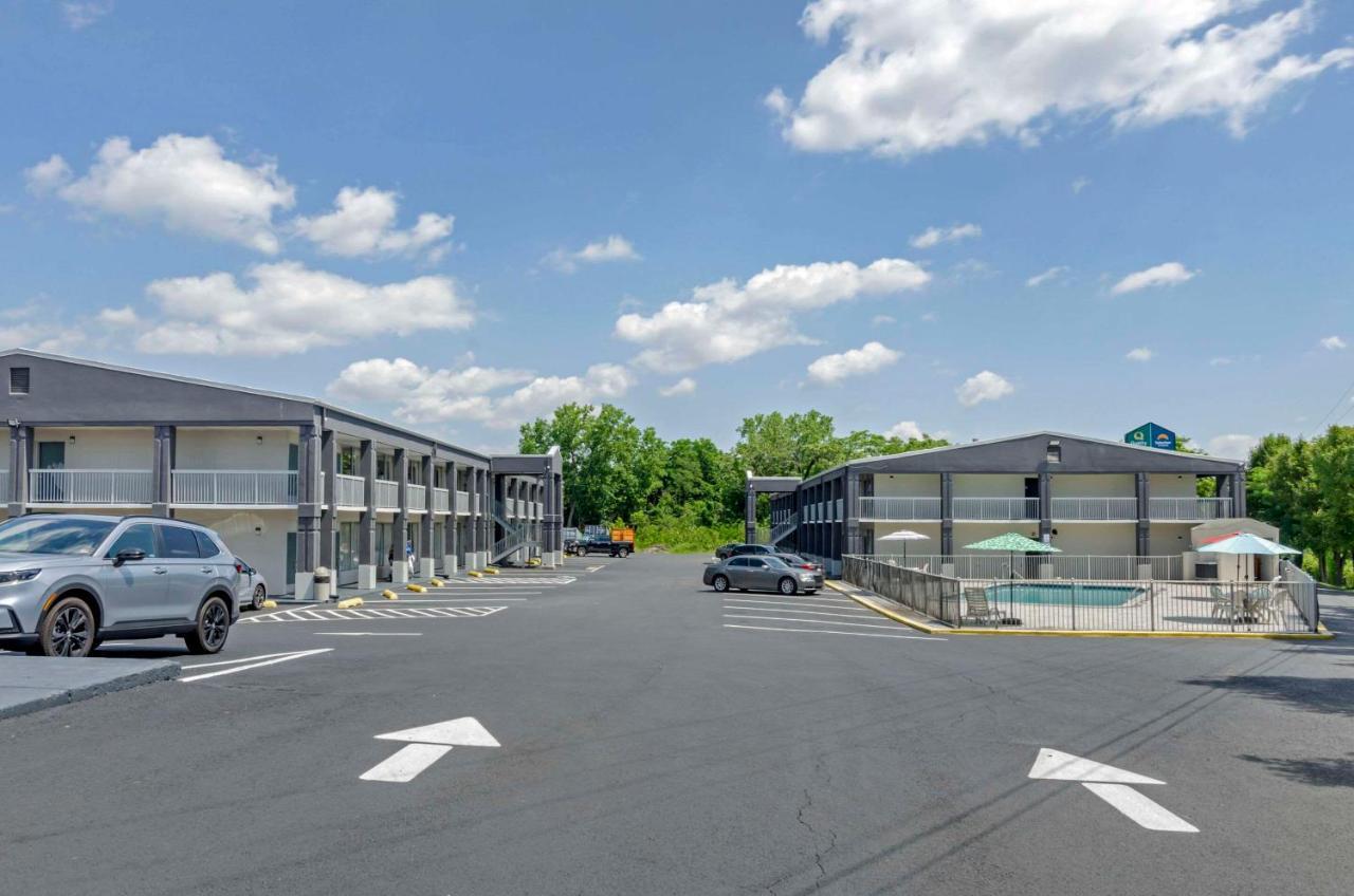 Suburban Studios Verona - Staunton North エクステリア 写真